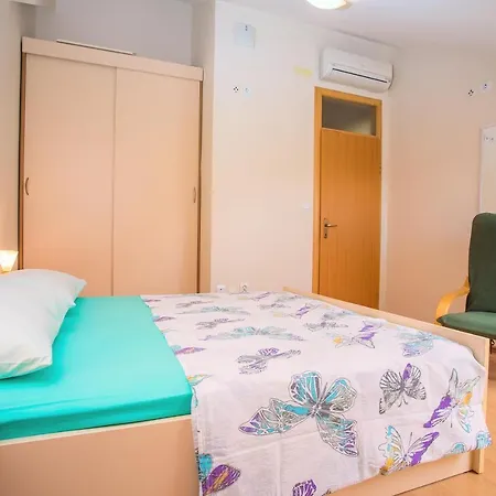 Ribnjak Seka Apartment *